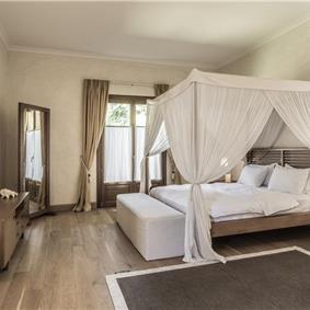 5 bedroom villa with infinity pool on Lefkada, sleeps up to 14